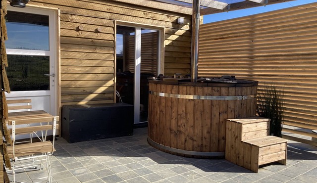 The Eddy Lodge, a tiny house with a view of nature and a Nordic bath