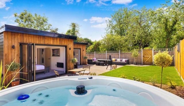 The Flitch Way Retreat | Luxury Lodge & Hot Tub
