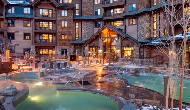 The GrandLodge Ski Escape - Ring in the New Year - Perfect Ski In/Out Location