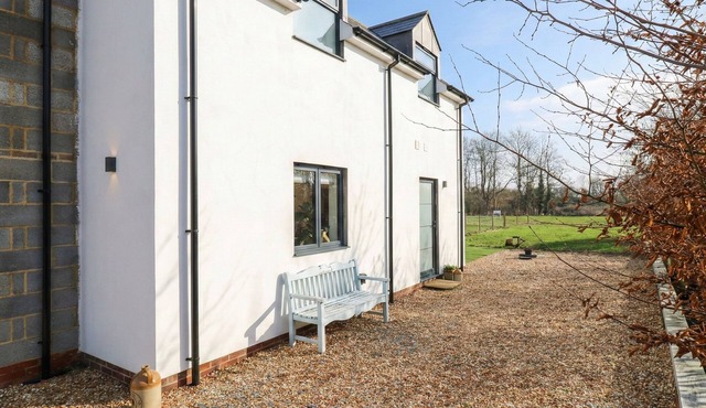 THE KILN, pet friendly, with a garden in Colmworth