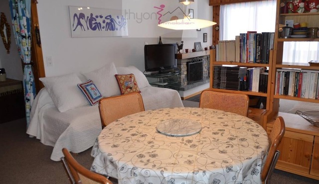 The Le Panorama building is located on the 1800 level of the Collons resort. Ideally located, it is