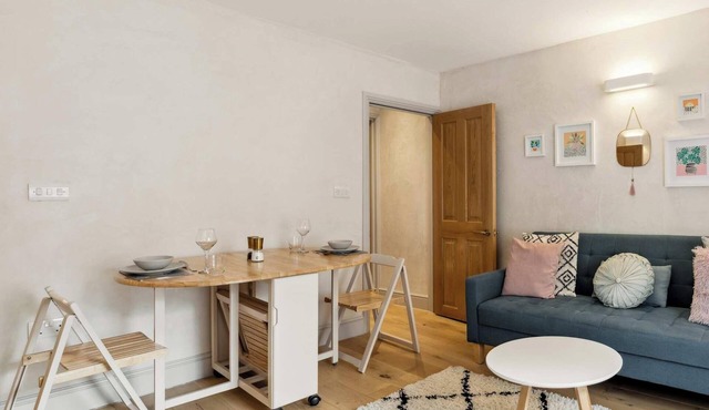 The Loft - 1 Bed Luxury Apartment with Air Conditioning