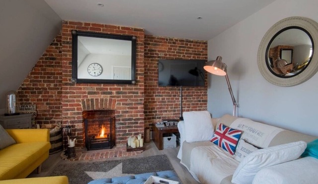 The Loft | Exposed Brick & Fire | Cowdray Views | South Downs | Midhurst High St
