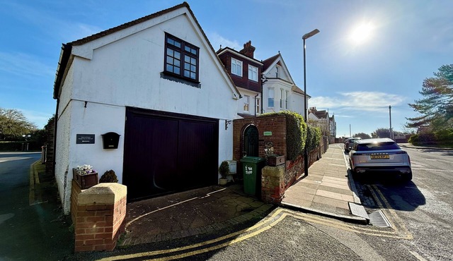 The Loft Retreat - Coastal Escape in the Heart of Meads