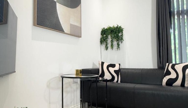 'The Luxury Snug' - A Charming Modern Luxury 2-Bed Flat with Parkview - Free Parking