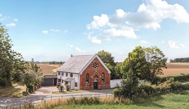 THE OLD CHAPEL, pet friendly, character holiday cottage in Ingham
