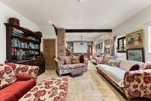 The Old Coach Keeper's House -Sleeps 11 with Sauna