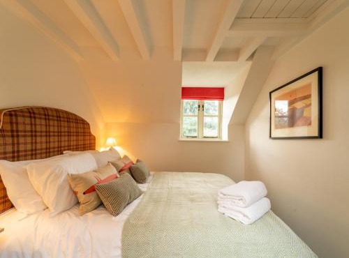 The Old Reading Room Peaceful Village Retreat Pass the Keys