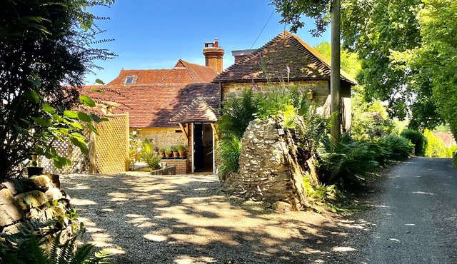 The Old Stables by Inspire Stays dot com - a cottage that sleeps 4 guests in 2 bedrooms
