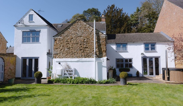 The Old Sweet Shop, 4 BDR House