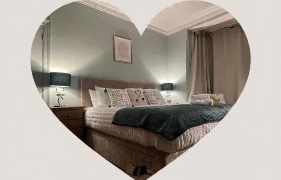 The Rose- Grd Floor, 2-5 Beds, SmartTV, Uni, Tram, M250 Fibre