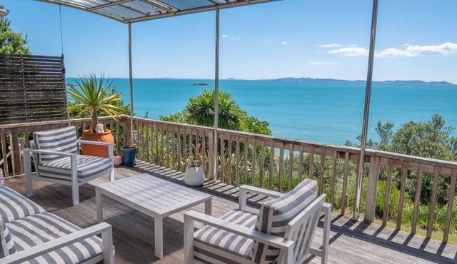The Sands - Beach house with private access to Coopers Beach