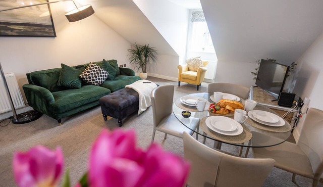 The Shakespeare Suite Dunara 7 | Leamington Spa Holiday Let | 2 Beds & Sleeps 4