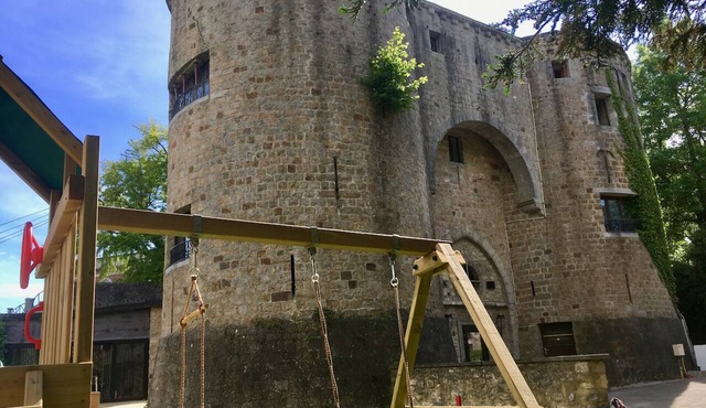 The Three Lions - Gatehouse of Barbençon