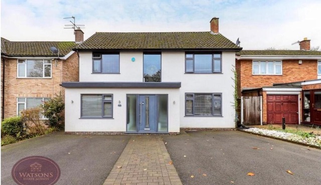The White House 4 Bedroom, Two Reception Rooms, High Specification, Located 2 miles from jct 26 exit off the M1, Prime Location