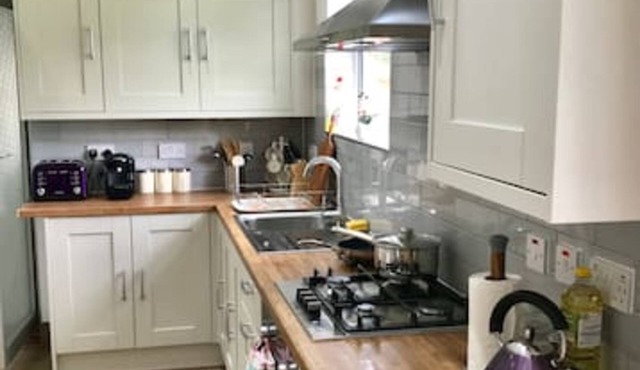 The Woodfarm Lodge - 3 Bedroom House with parking