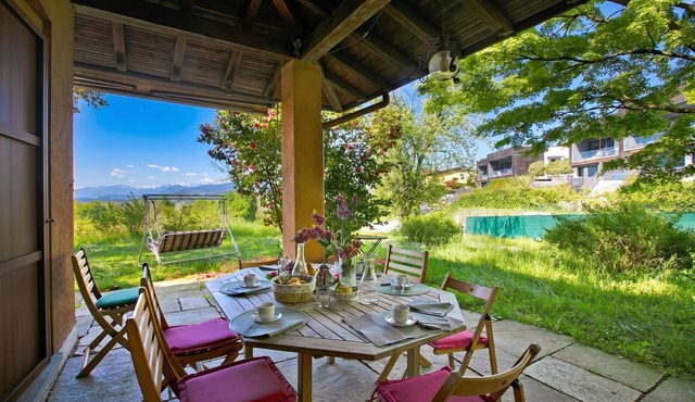 Three Lakes Villa Varese - Garden and Parking, Buguggiate, Italy