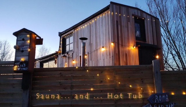 Tiny house, sauna hot tub airco Gesves Namur Ardennes