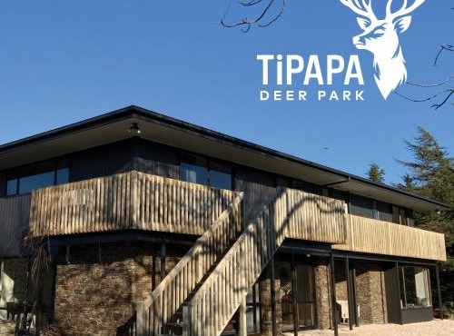 Tipapa Deer Park - Spacious Rural lodge Sleeps 22