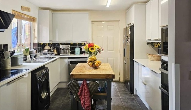 Tortoise Haven Bicester: Quiet home with garden