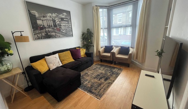 Tottenham - Sleeps 10 - Garden - Near Transport