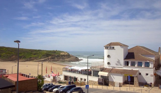Tourist Hot Spot! Beachfront,Pet-friendly! Short Drive to Pena National Palace!