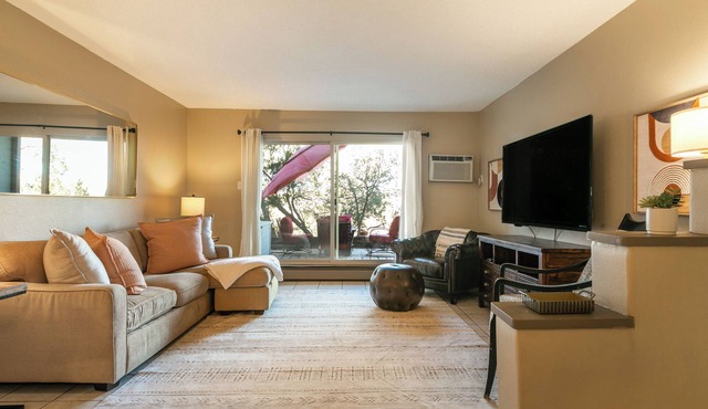 Tranquil Hidden Gem: Tree-Lined Patio, Gym, Pool