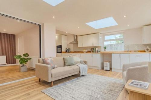 Tranquil Loughborough Bungalow Retreat Sleeps 6