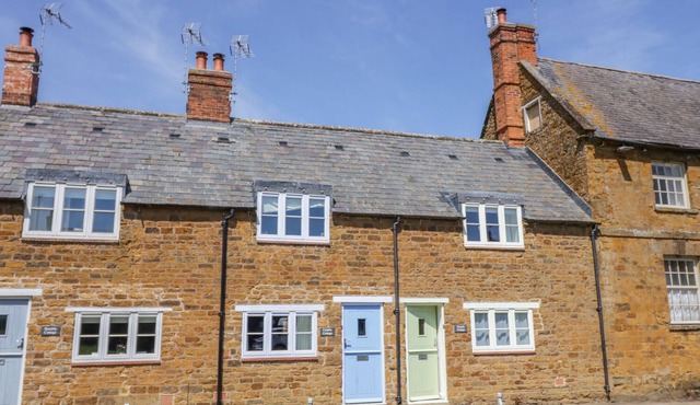 TREACLE COTTAGE, pet friendly, luxury holiday cottage in Tysoe