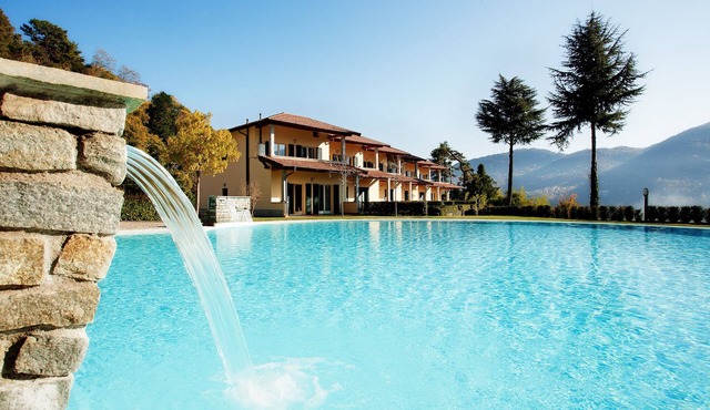 Tremezzo Residence apartment no 8 with pool and spa by Italian Apartments