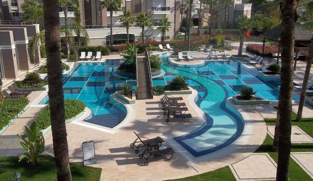 TROPICAL GARDENS ; spacious ground floor 2 bed home