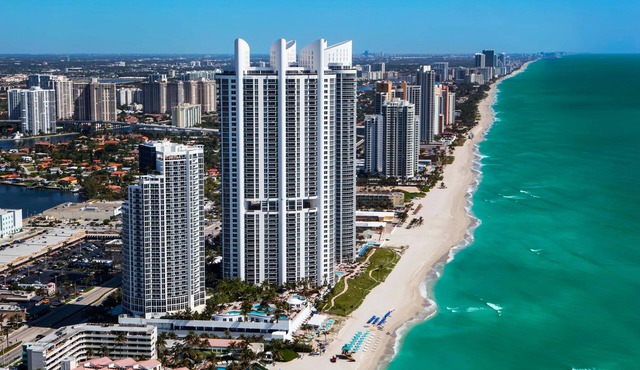 Trump International Accessible Deluxe Room w/Great Views of Skyline & Bay