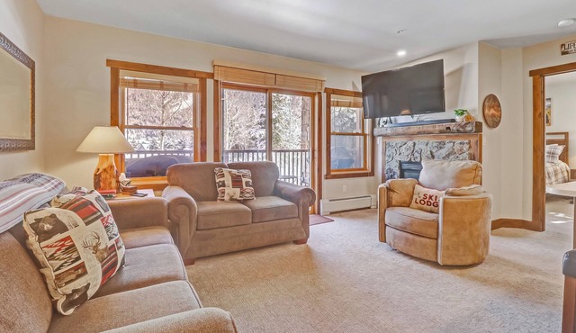 Two Hot Tubs, Amazing Views, Right next to the Lift, Entertainment area. CS110