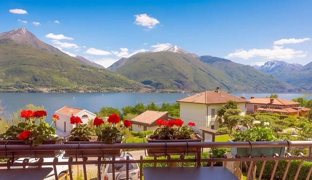 Ulivo Holiday Home with Lake View
