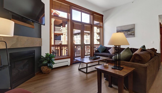 Unbeatable Location, Corner Condo, Outdoor Hot tub! CO208