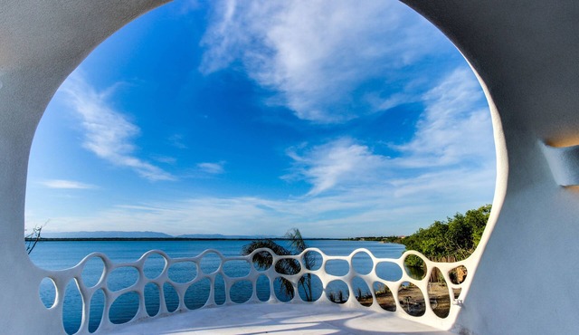 Unique waterfront studio with AC, pool, bikes, & kayaks