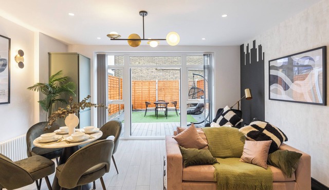 Unwind in Style: 2BR with Cozy Backyard for Groups