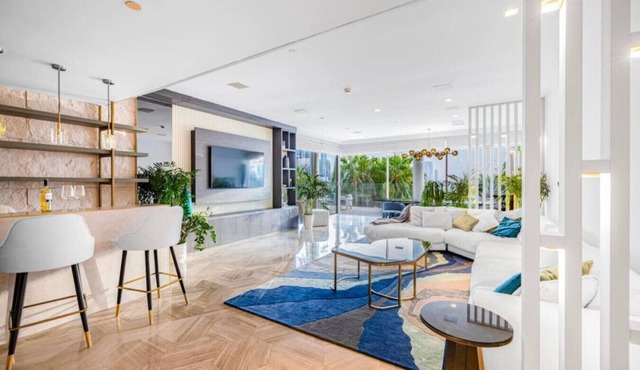 Upgraded 4 Bedroom Penthouse