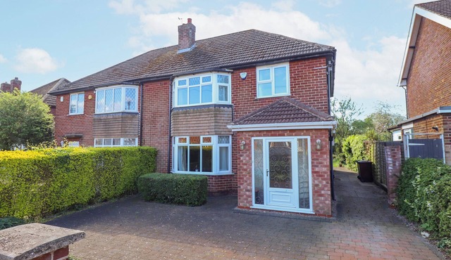 UPHILL BROADWAY, family friendly, with a garden in Lincoln