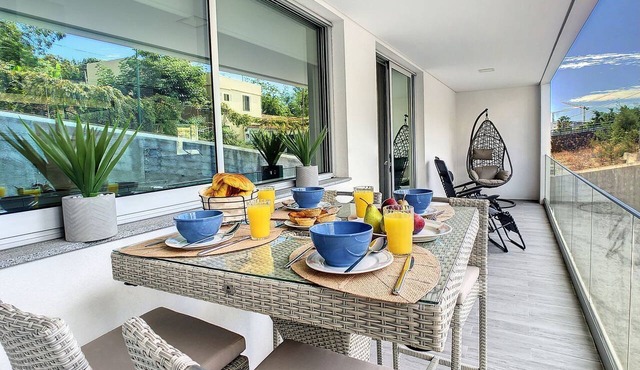 Uptown Apartment - Two Bedroom Apartment, Sleeps 4