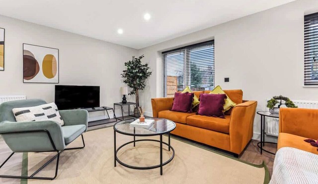 Urban Oasis: Chic 4BR Stay Perfect for Big Groups