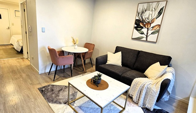Urban Oasis: Spa, Pool & Kitchen