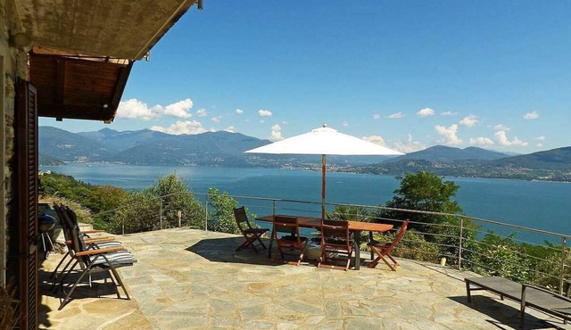 Vacation home Camelia with fantastic views over Lake Maggiore (IT)