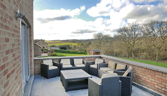 Vacation home Morice is situated on a hillside in a residential area near Durbuy.