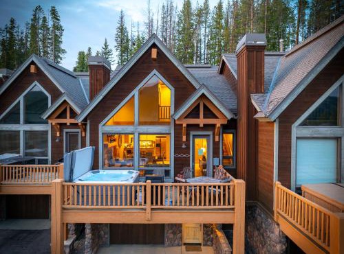 Villa 306 Next To WP Resort I Private Hot Tub I Great Views I Activity Program