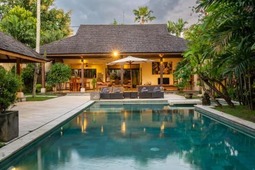 Villa Alroda Antik - Peaceful 4BR Villa with Private Pool in Canggu