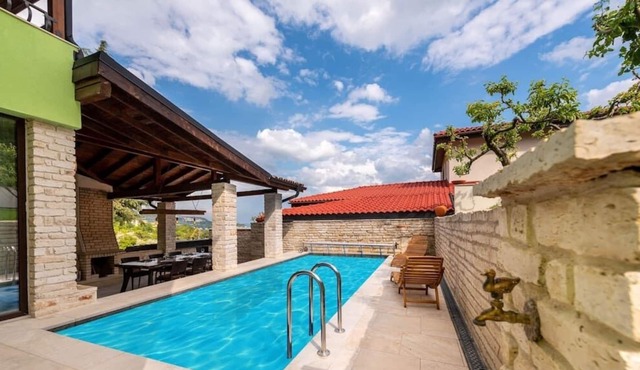 *Villa Apple* 3 BR Luxury Villa PRV pool and BBQ