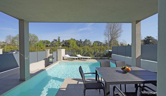 Villa Botego 21 | 3 Bedrooms | Private Infinity Pool, Sauna & Garden Terrace |.