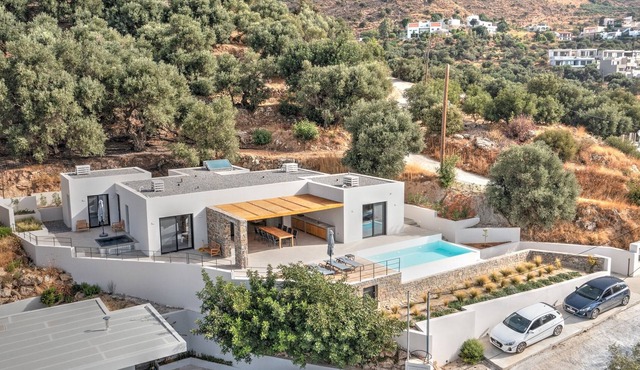 Villa Eolos - Four Bedroom Villa, Sleeps 10