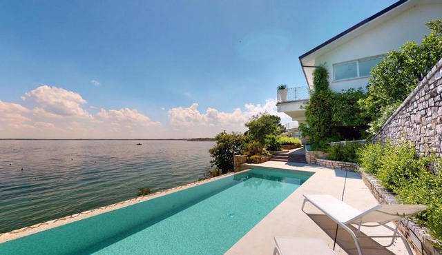 Villa Flora luxury pool-BGL